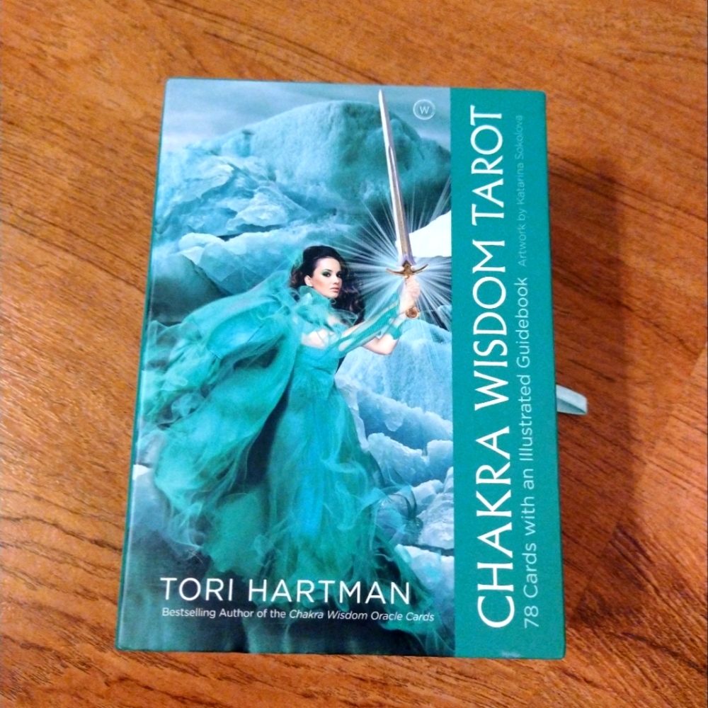 Tori Hartman  CHAKRA 💜✨ WISDOM TAROT 78 Cards with illustrated Guidebook L. New